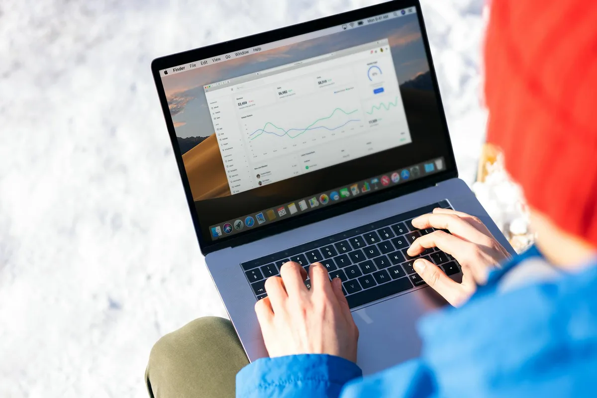 A creator reviewing their lead magnet opt-in form performance in a simple analytics dashboard