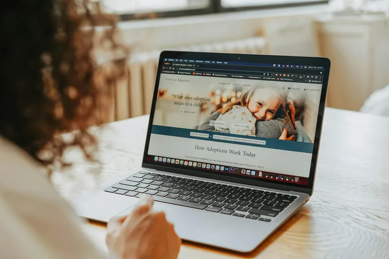 Lead magnet landing page headline formula annotated: outcome, audience, and timeframe callouts visible on a real example